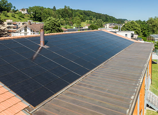 Installations avec système solaire intégré