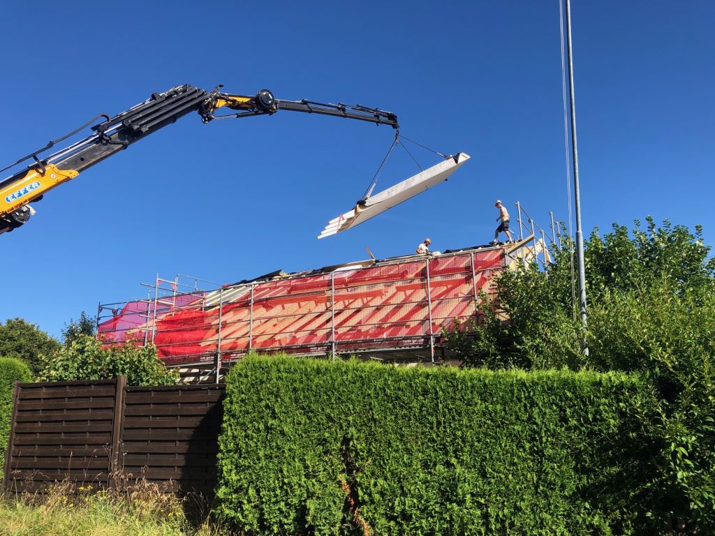 Holzsystembau Einfamilienhaus Felma Kranarbeiten