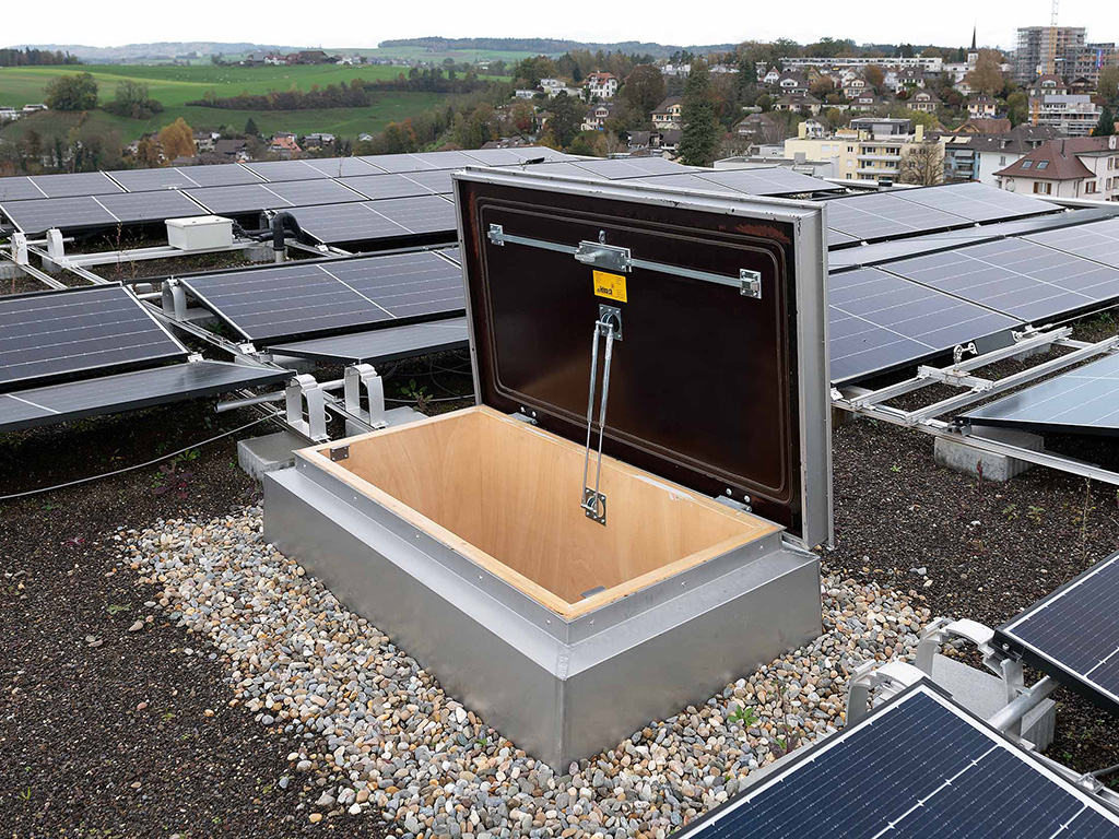 Hochhinaus mit dem Dachausstieg - Der Zugang zu Ihrer Solaranlage